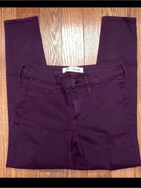 Women’s Gap distressed Easy Jegging burgundy jeans